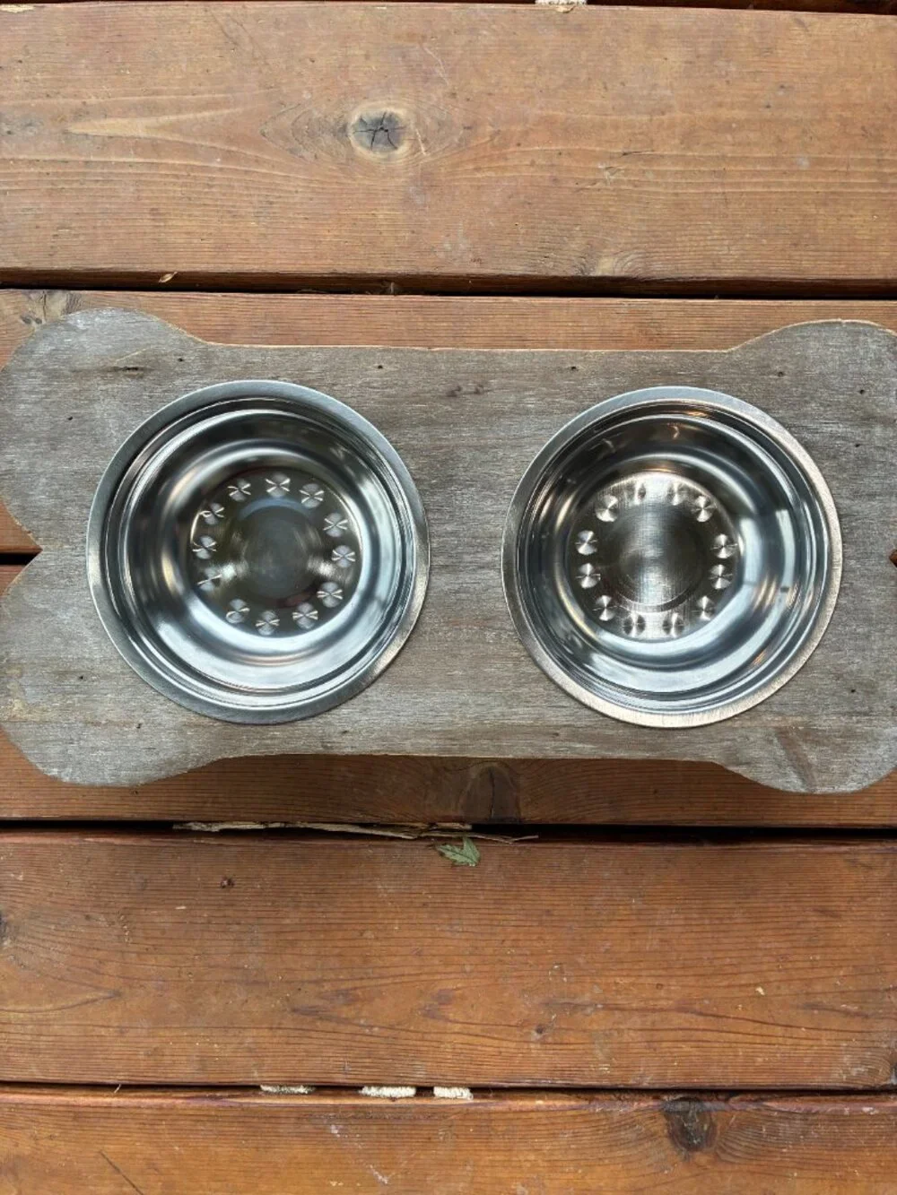 Food bowls in wooden bone-shaped stand. NWT